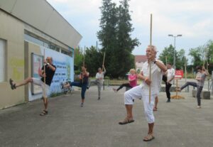 Tai Chi bâton coup de pied Grette