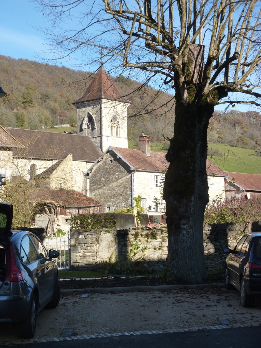 Cussey sur Lison église et parking
