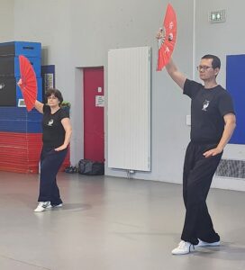 Tien et Aline ouvrir l'éventail