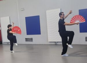 Tien et Aline ouvrir genou levé